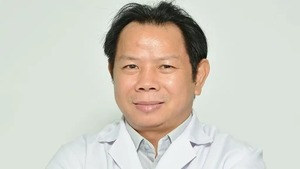Bác sĩ trong vụ 'ly hôn nghìn tỷ' bị cáo buộc lừa hàng triệu khách lắp răng sứ dỏm