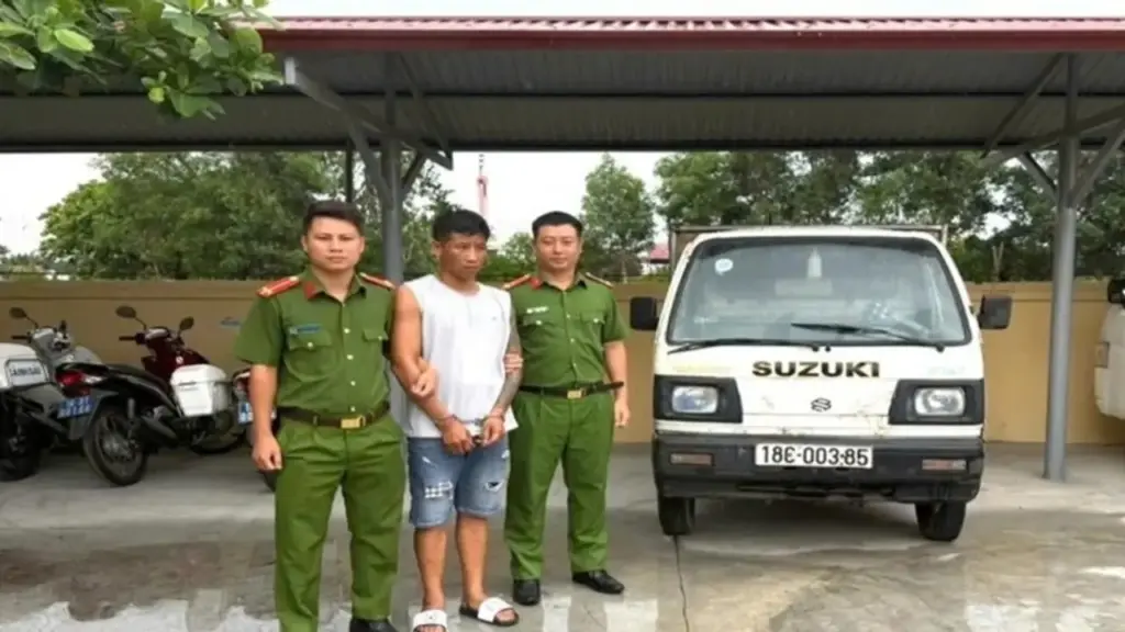 Bắt giữ tên trộm ô tô bán tải