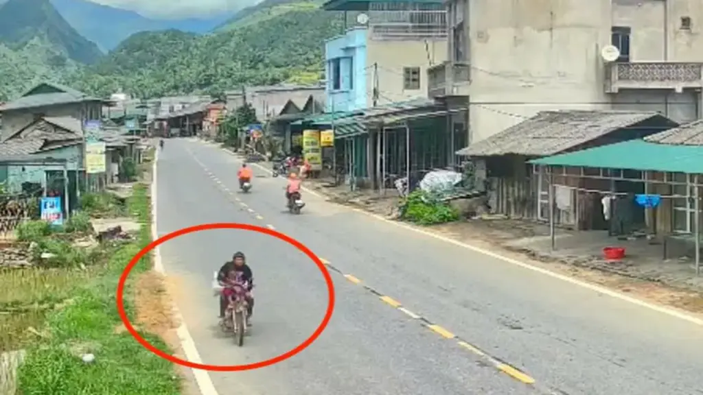 Bắt thanh niên liều lĩnh bắt cóc bé gái bán dưa ven đường