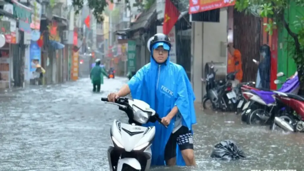 Biển Đông sắp đón bão, miền Bắc mưa lớn trở lại
