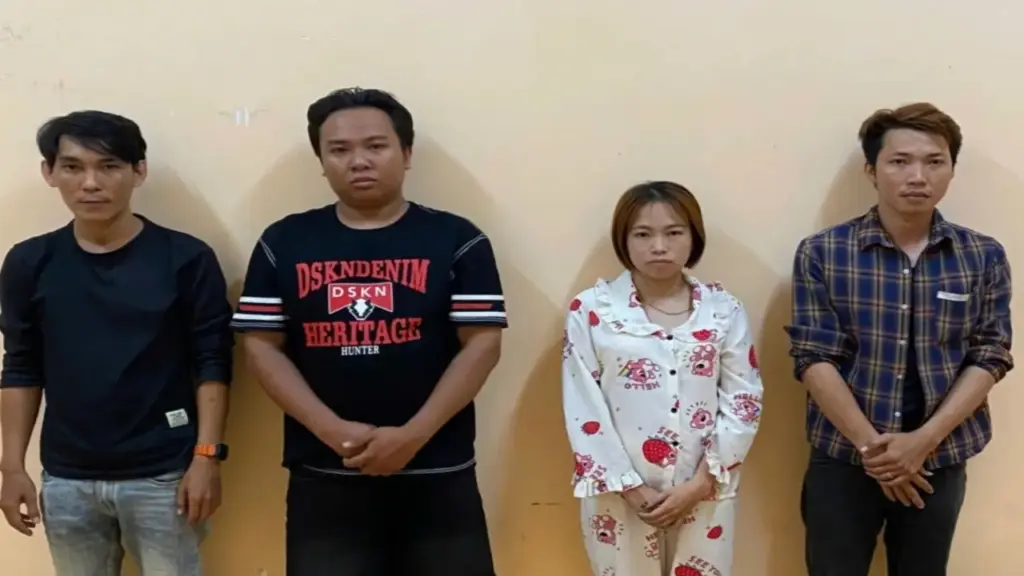 Biết bạn thân gạ vợ đi nhà nghỉ, chồng dàn cảnh "bắt ghen" để cướp tài sản