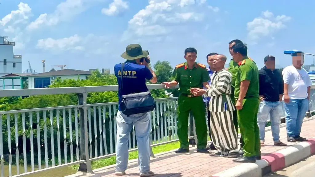 Cảnh sát nhiều ngày tìm vật chứng vụ chồng sát hại vợ, phi tang xuống sông Sài Gòn