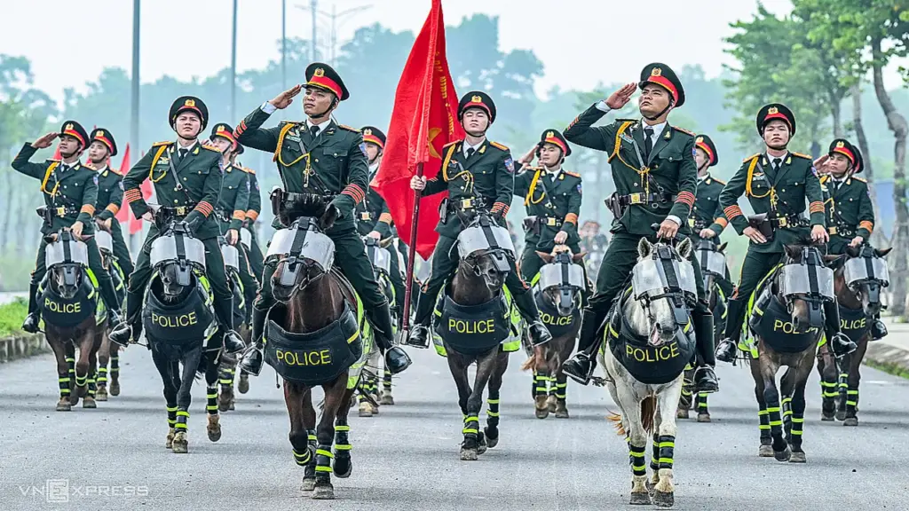 Cảnh sát sẽ mời người dân cưỡi ngựa kỵ binh, ngồi môtô đặc chủng