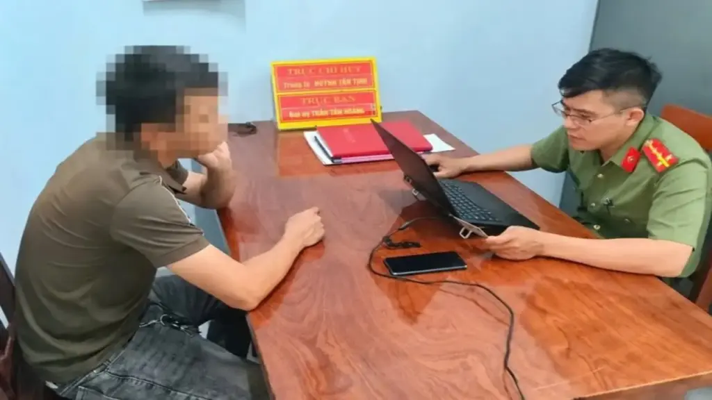 Công an làm việc với 63 người tương tác tin xuyên tạc của Lê Trung Khoa