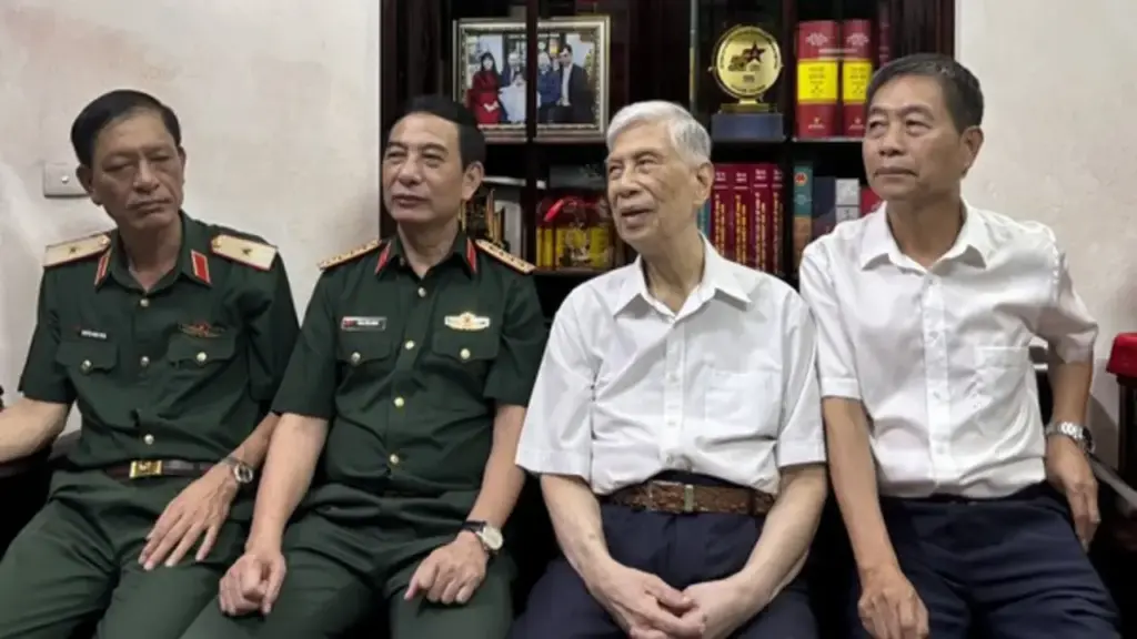 Đại tướng Phan Văn Giang thăm trung tướng Đặng Quân Thụy