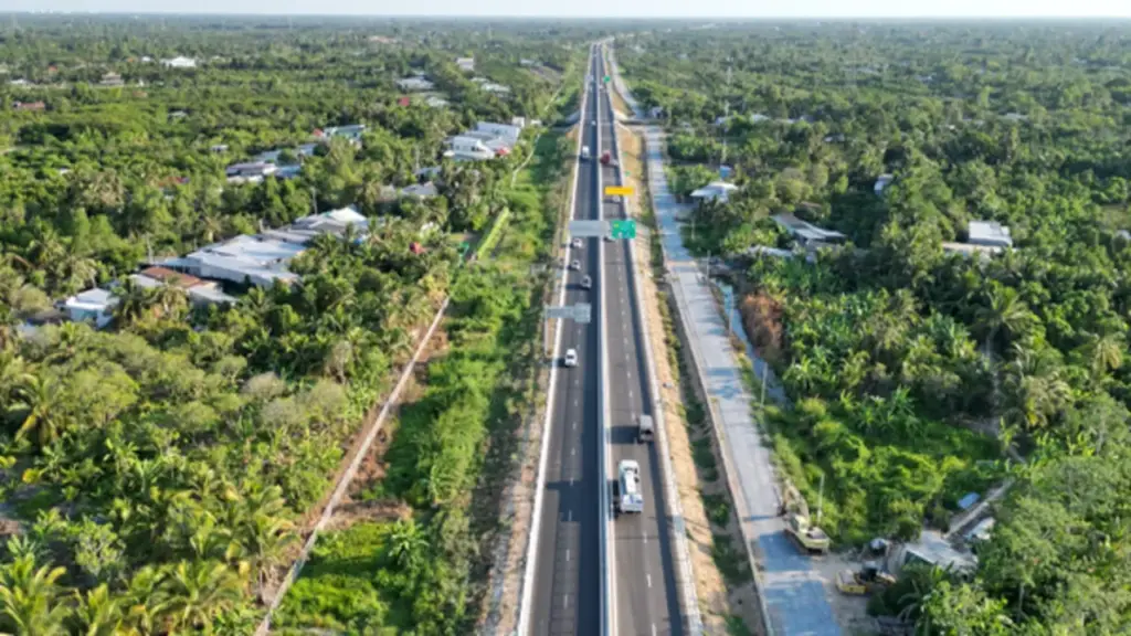Đề xuất đầu tư thêm 12 tuyến cao tốc kết nối Hà Nội, TP.HCM