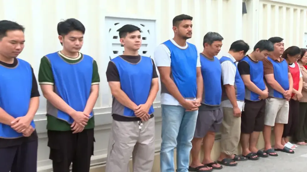Đường dây buôn lậu 28.000 viên kim cương hoạt động như thế nào?