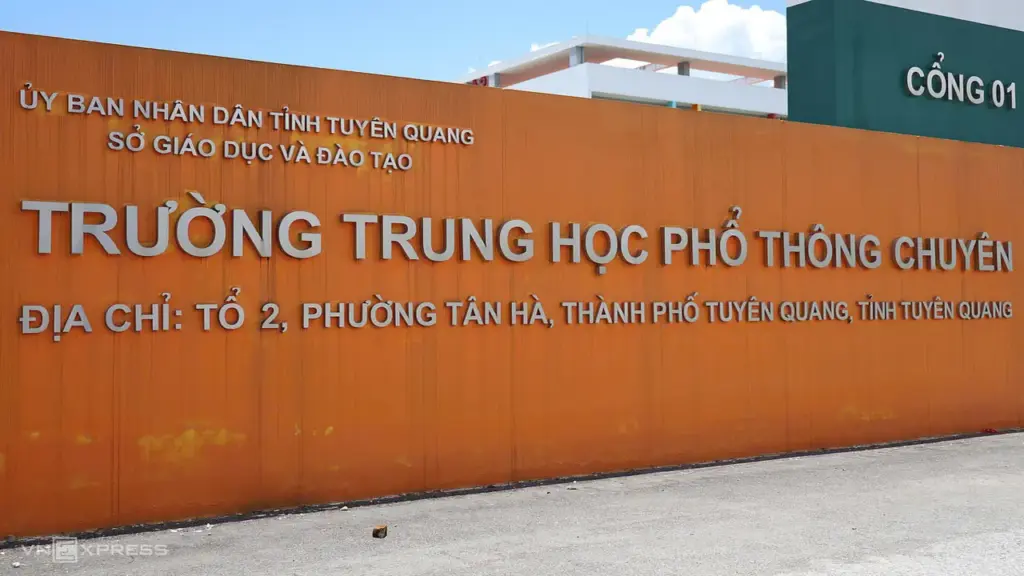 Hiệu trưởng chuyên Tuyên Quang bị khởi tố trong vụ '146 điểm 10 môn Toán'