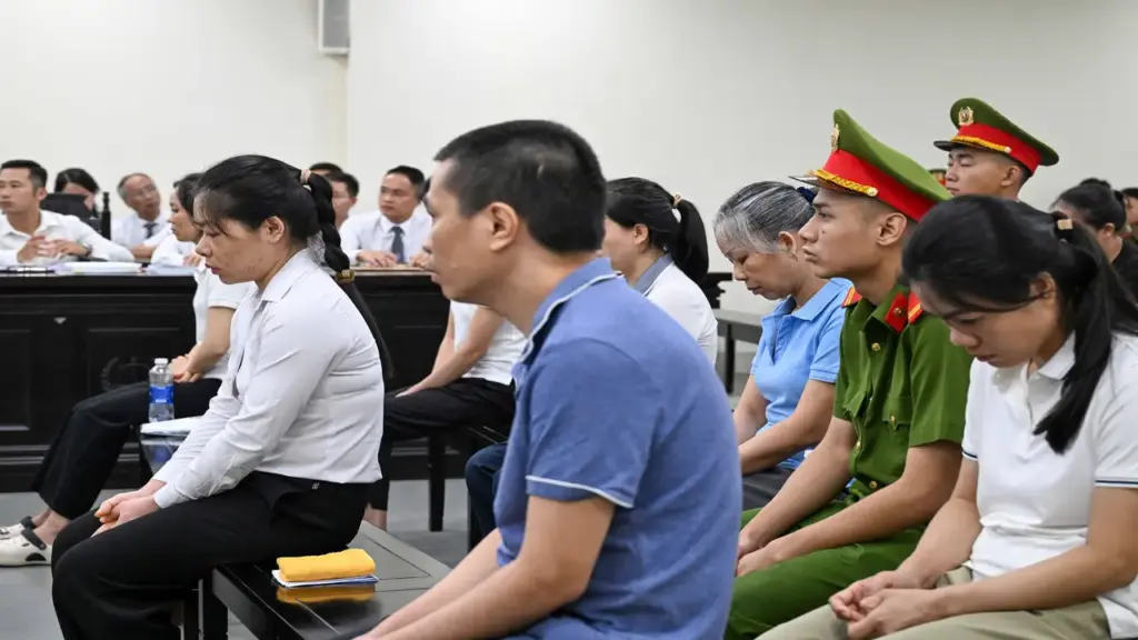 Hoãn xử vụ làm giả 13 triệu sản phẩm sức khỏe vì bị cáo cầm đầu nhập viện