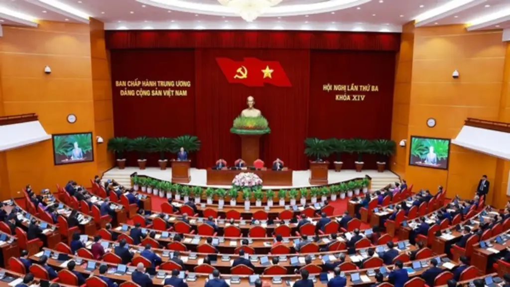 Khai mạc Hội nghị Trung ương 3, bàn 4 bước chuyển chiến lược