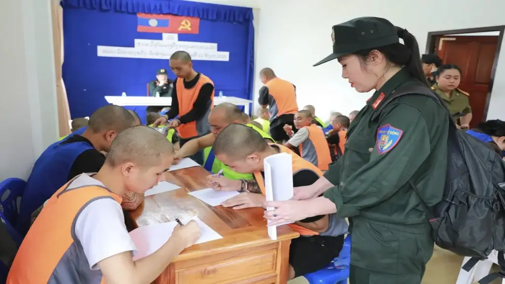 Khen thưởng ban chuyên án triệt phá ổ lừa đảo "vào VNeID quét QR"