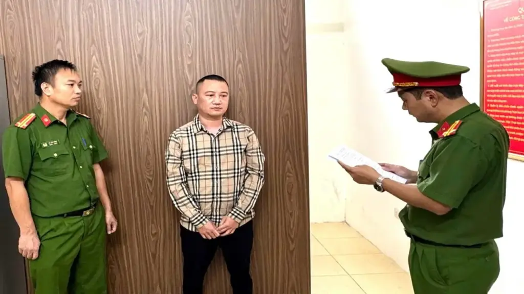 Khởi tố 2 đối tượng khai thác quặng Antimon trái phép