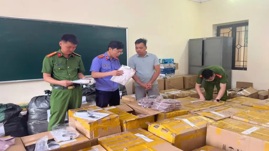 Khởi tố người đàn ông làm giả gần 16.000 sản phẩm mang nhãn hiệu Owen