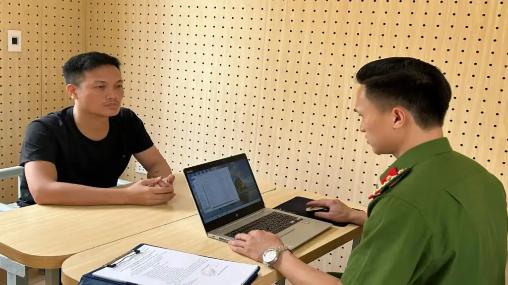 Ký hợp đồng thuê ô tô rồi mang 4 xe đi cầm cố, bán lấy tiền chi tiêu