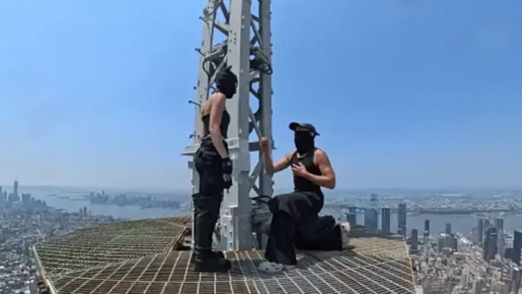 Màn cầu hôn gây sốc đưa cặp tình nhân ra tòa