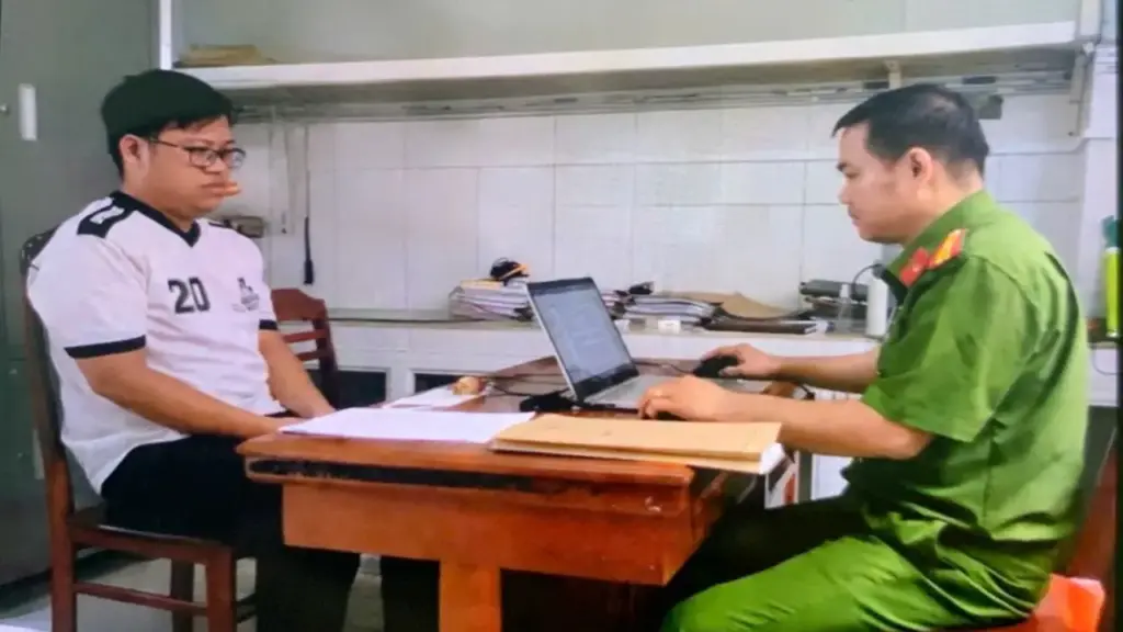 Muốn xin việc, nam thanh niên chi hơn 1,3 tỷ đồng vẫn... thất nghiệp