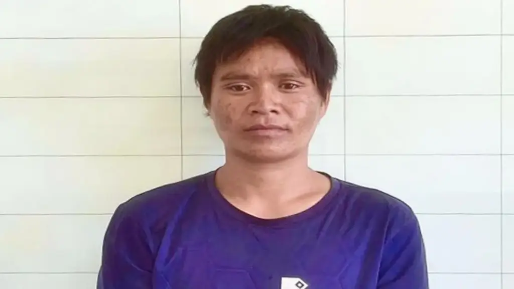 Người đàn ông trộm bò rồi bỏ trốn lên núi sống như người rừng