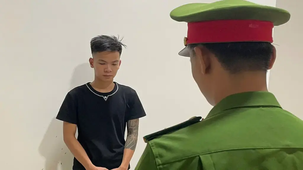 Nhờ người gọi cấp cứu sau khi đâm trọng thương 2 thanh niên