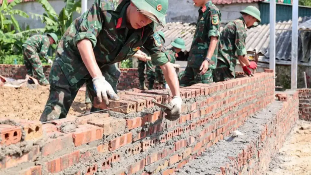 Những móng nhà mới đầu tiên sau lũ tại Mường Than: 'Sau cơn mưa trời lại sáng'