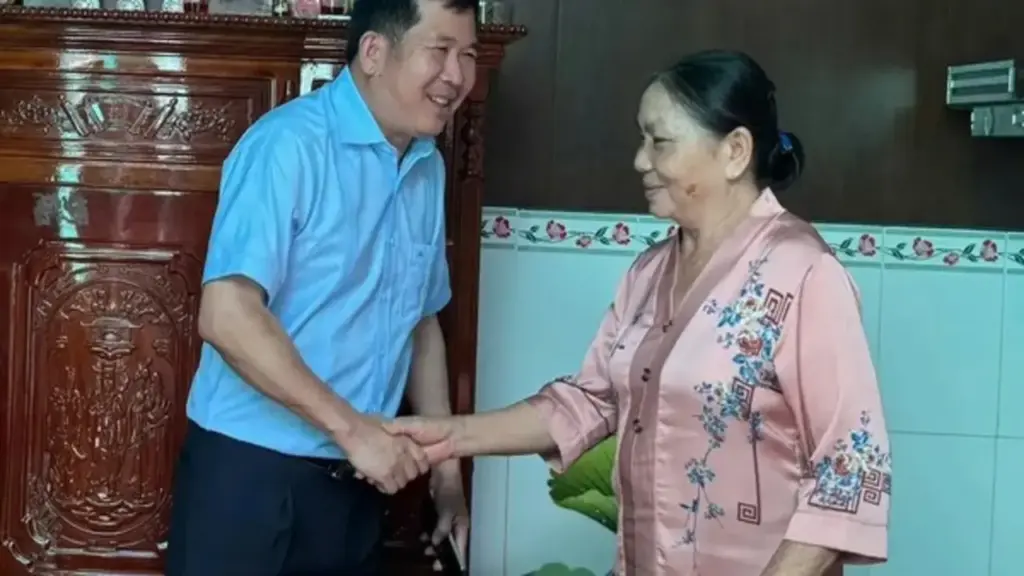 Ông Đinh Văn Nơi tri ân gia đình thương binh, liệt sĩ ở đặc khu Phú Quốc