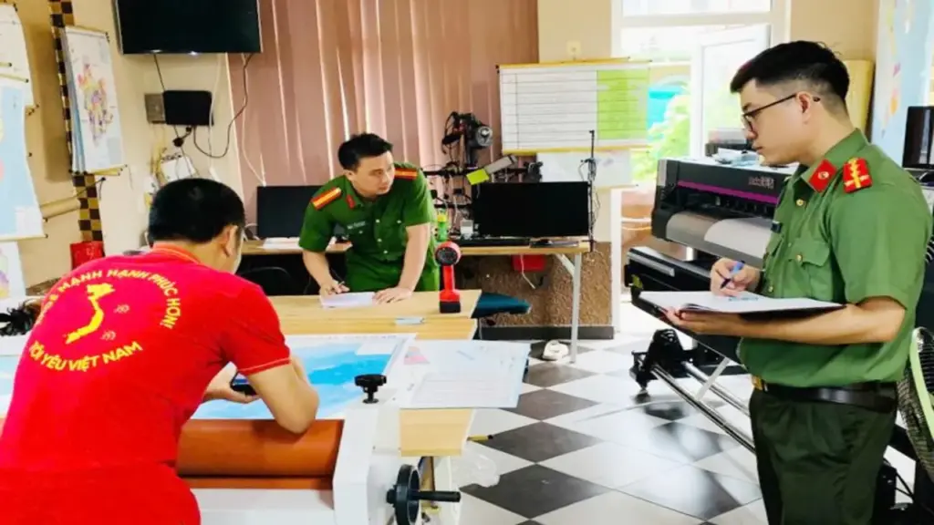 Phát hiện cơ sở in bản đồ hành chính không phép rồi bán trên mạng xã hội