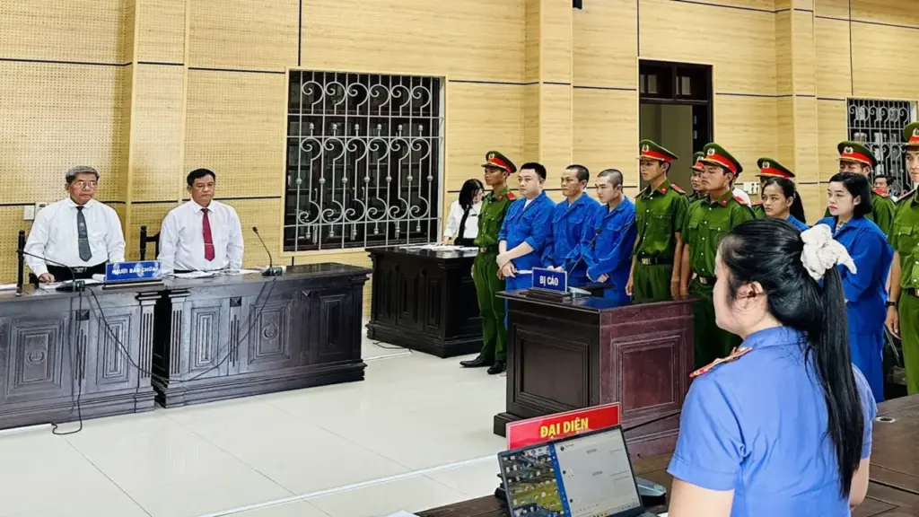 Phạt tù nhóm đưa người dưới 16 tuổi sang công ty lừa đảo ở Campuchia để kiếm hoa hồng