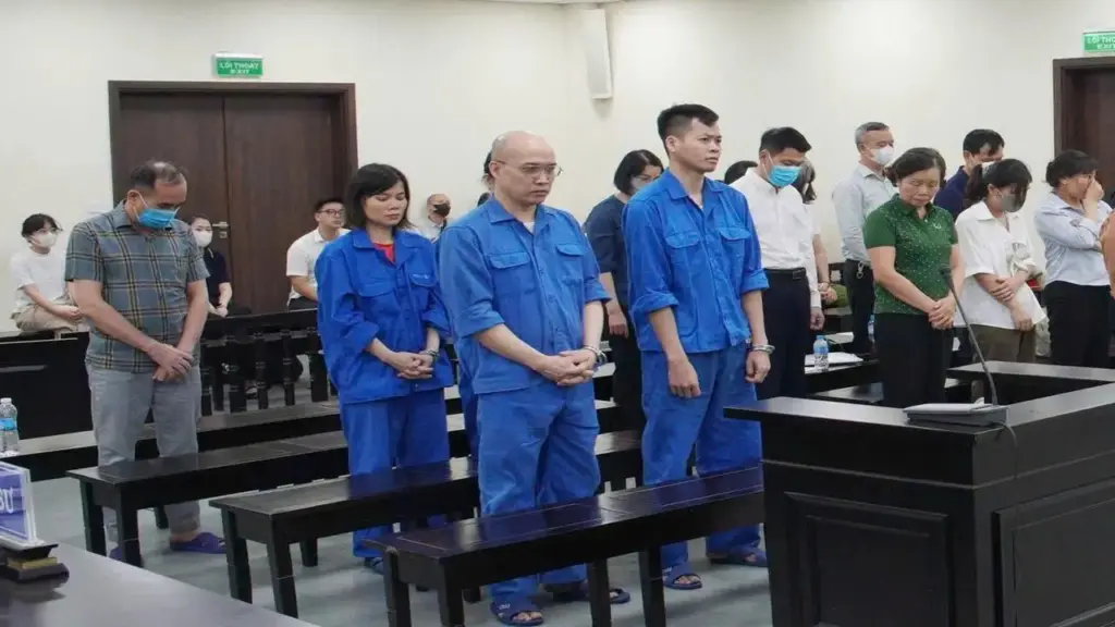 Trả hồ sơ điều tra bổ sung vụ "chạy" giấy phép cho phòng khám, hiệu thuốc