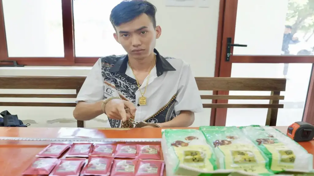 Tự nguyện 'nộp mình', giao 3 kg ma túy sau khi đồng phạm bị bắt