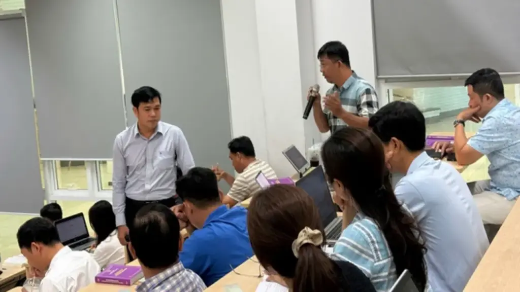 Xây dựng đội ngũ cán bộ là nền tảng cho phát triển bền vững